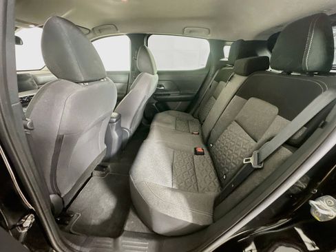 Used 2025 Nissan Kicks SV AWD/4WD image 25