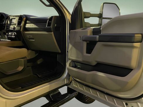 Used 2018 Ford F250 XLT w/ XLT Value Package image 22