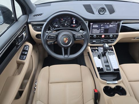 Certified 2025 Porsche Macan image 17