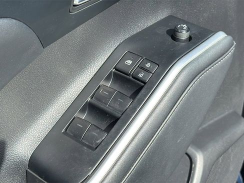 Used 2024 Toyota Highlander XLE image 10