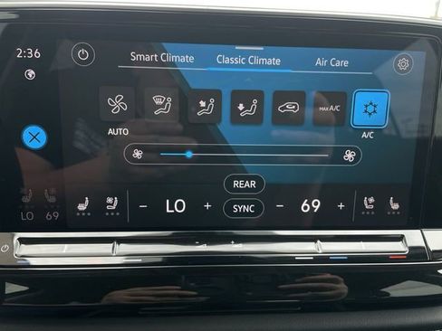 Used 2025 Volkswagen Atlas SE image 18