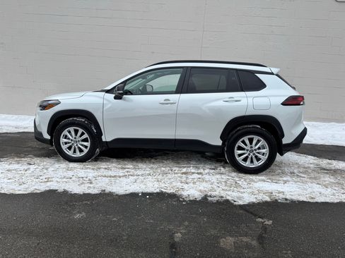 Used 2026 Toyota Corolla Cross LE w/ Moonroof Package image 2