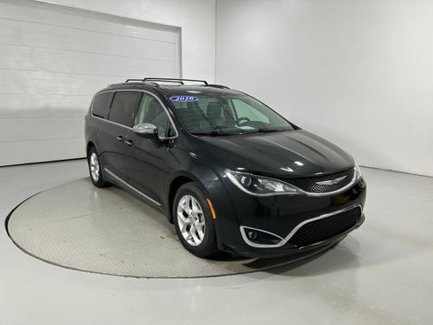 Used 2020 Chrysler Pacifica Limited FWD image 3