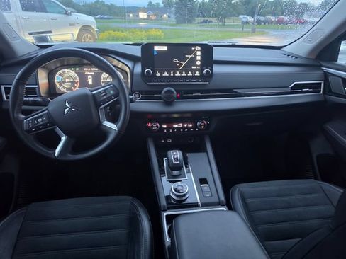 Used 2024 Mitsubishi Outlander SE AWD/4WD image 11