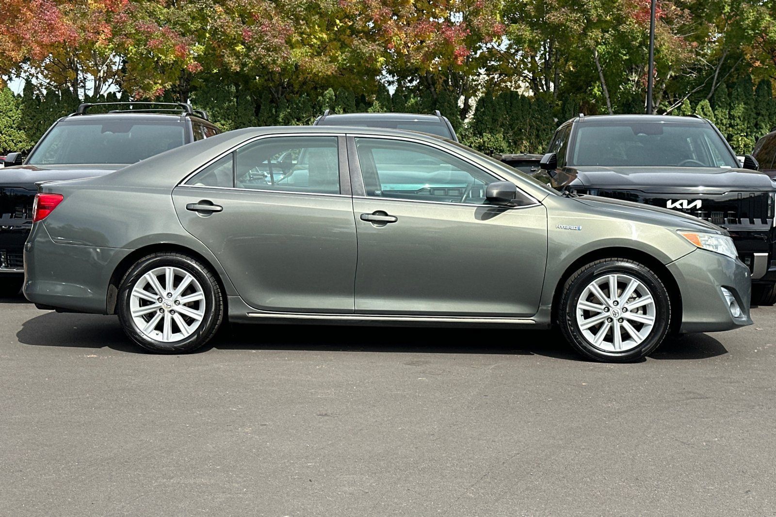 Used 2012 Toyota Camry XLE w/ Convenience Pkg FWD image 3
