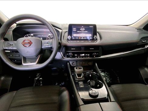 Used 2025 Nissan Rogue SV AWD/4WD image 15