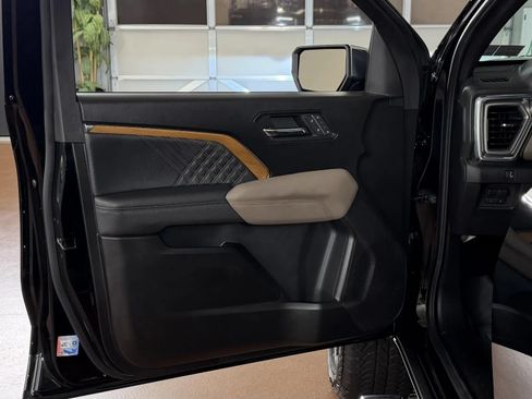 Used 2024 GMC Canyon Denali AWD/4WD image 16