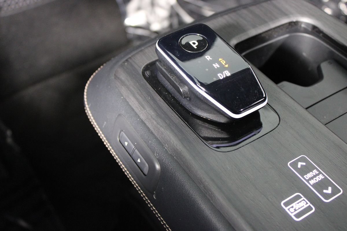 Used 2024 Nissan Ariya FWD image 17