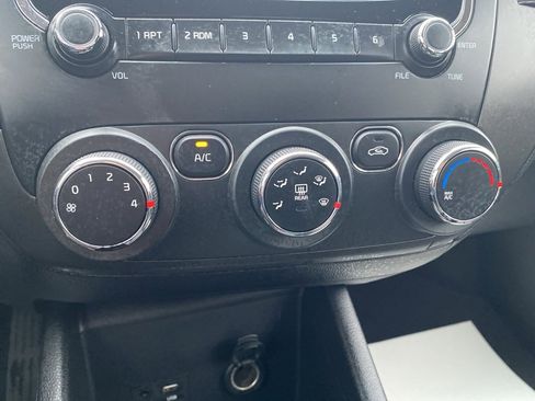 Used 2017 Kia Forte LX image 28