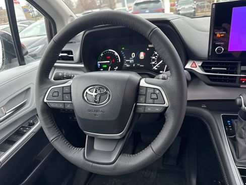 New 2026 Toyota Sienna XLE image 8