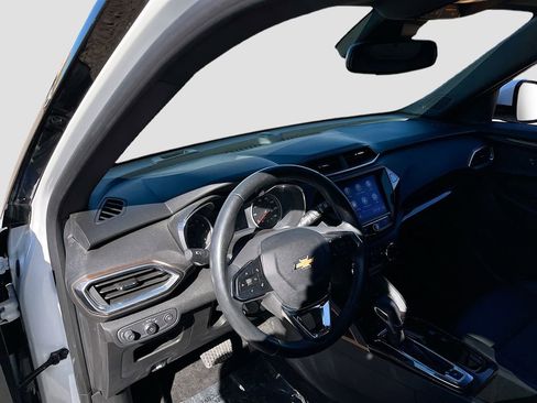 Used 2023 Chevrolet TrailBlazer ACTIV w/ Sun and Liftgate Package image 9