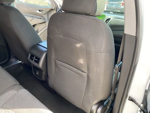 Used 2022 Chevrolet Equinox LT image 32