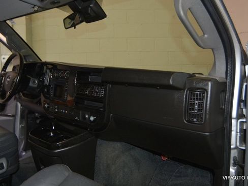 Used 2020 GMC Savana 2500 Extended w/ Enhanced Convenience Package RWD image 12