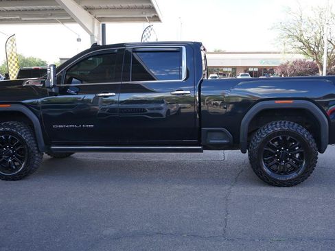 Used 2023 GMC Sierra 2500 Denali w/ Denali Black Diamond Edition AWD/4WD image 6