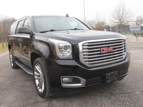 Used 2019 GMC Yukon XL SLT w/ Premium Edition image 8