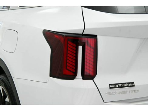Certified 2025 Kia Sorento SX image 10