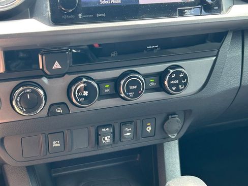 Used 2018 Toyota Tacoma TRD Off-Road AWD/4WD image 28