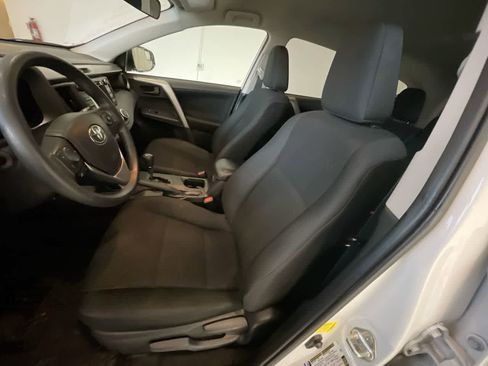 Used 2018 Toyota RAV4 LE image 11