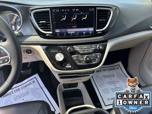 Certified 2023 Chrysler Pacifica Touring-L FWD image 9