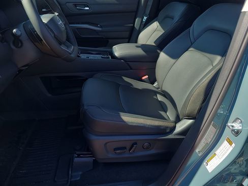 New 2026 Nissan Pathfinder SL image 14