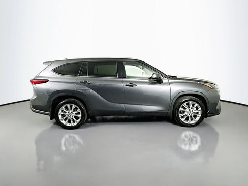 Used 2022 Toyota Highlander Limited AWD/4WD image 9