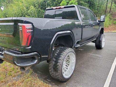 Used 2025 GMC Sierra 2500 AT4 w/ AT4 Premium Plus Package AWD/4WD image 9