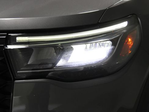 Used 2025 Ford Explorer ST-Line w/ ST-Line Street Pack AWD/4WD image 55
