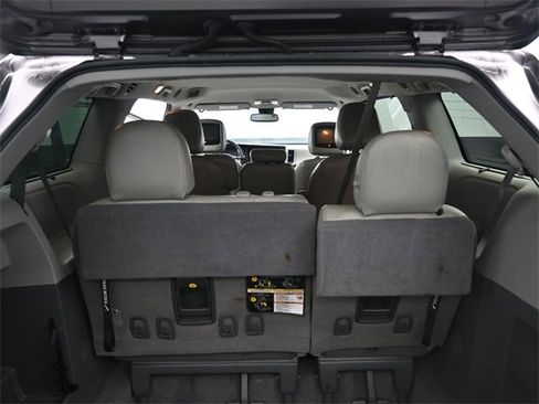 Used 2020 Toyota Sienna LE image 14