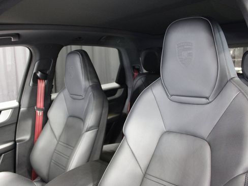Certified 2024 Porsche Cayenne S image 5