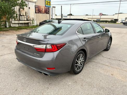 Used 2017 Lexus ES 350 w/ Navigation System Package FWD image 4