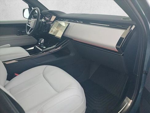 Used 2025 Land Rover Range Rover Sport SE image 22