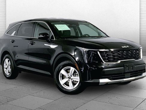 Used 2024 Kia Sorento LX FWD image 1