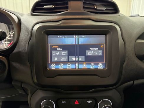 Used 2018 Jeep Renegade Altitude AWD/4WD image 14