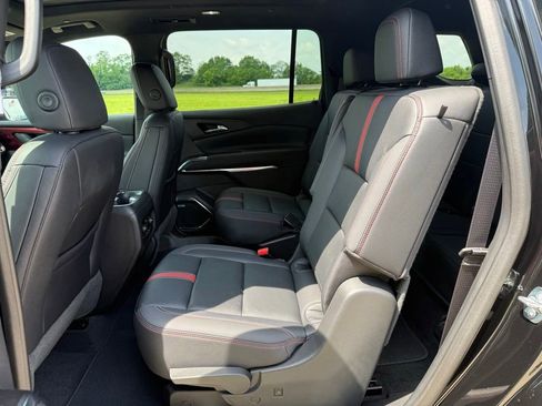 Used 2024 Chevrolet Traverse RS AWD/4WD image 16