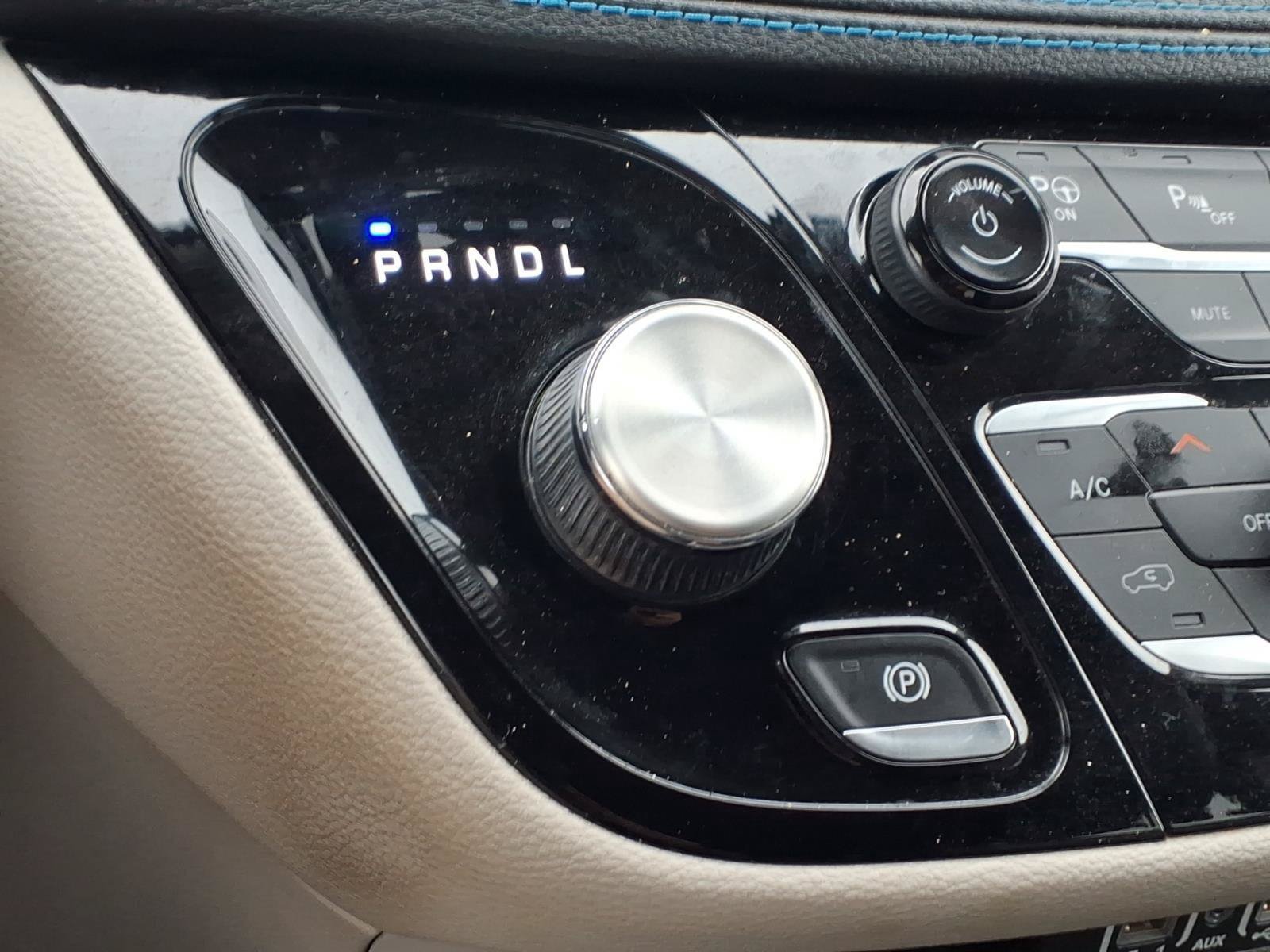 Used 2021 Chrysler Pacifica Touring-L FWD image 12