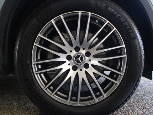 Used 2026 Mercedes-Benz GLC 300 image 11