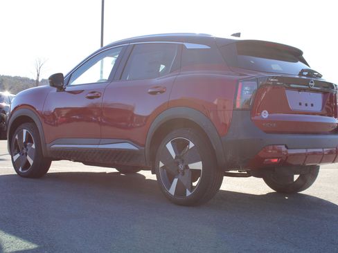 Used 2025 Nissan Kicks SR AWD/4WD image 5