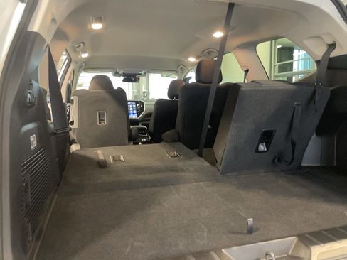 Used 2024 Subaru Ascent Premium w/ Convenience Package image 23