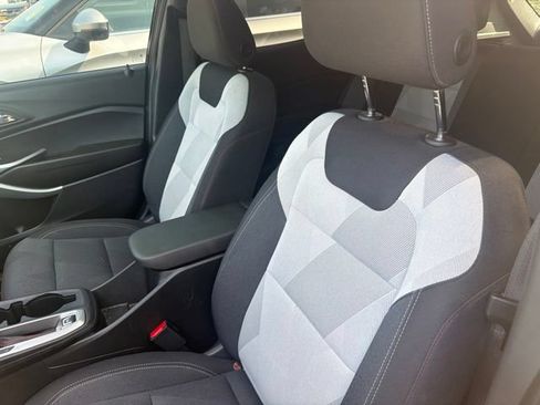 Used 2026 Chevrolet Trax RS w/ Sunroof Package FWD image 8
