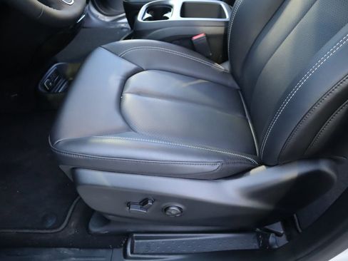 New 2026 Chrysler Voyager LX FWD image 12