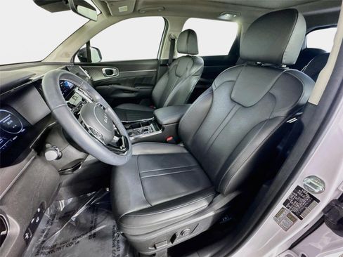 Used 2023 Kia Sorento SX AWD/4WD image 11