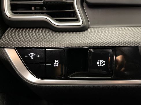 Used 2025 Kia Sportage LX FWD image 28
