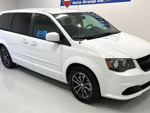 Used 2016 Dodge Grand Caravan SE FWD image 10