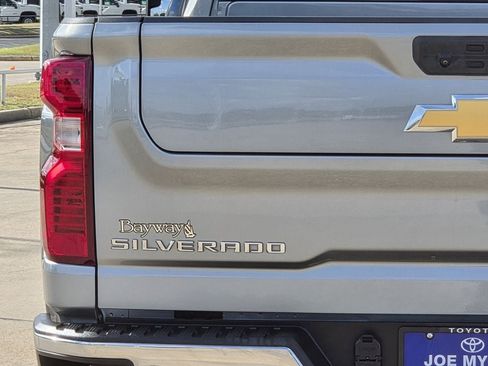 Used 2024 Chevrolet Silverado 2500 LT AWD/4WD image 10