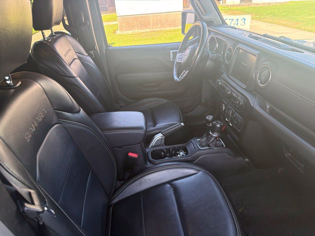 Used 2022 Jeep Wrangler Unlimited Sahara w/ Cold Weather Group AWD/4WD image 9