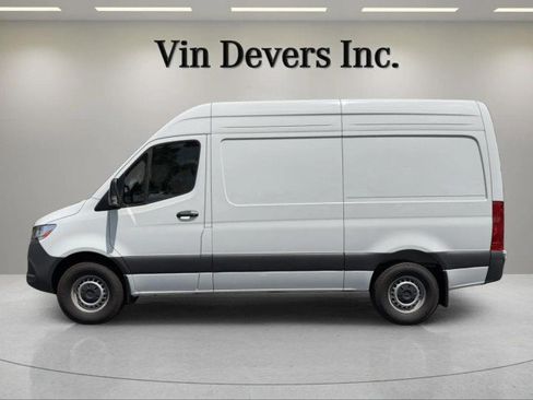 Used 2025 Mercedes-Benz Sprinter 2500 image 4