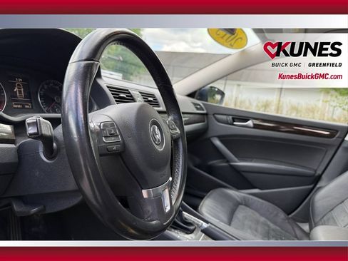 Used 2015 Volkswagen Passat TDI SEL Premium FWD image 19