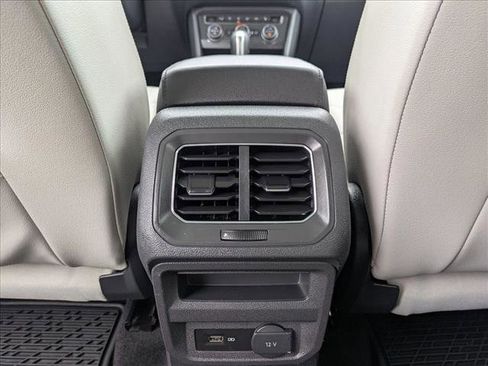 Used 2018 Volkswagen Tiguan SEL Premium AWD/4WD image 18