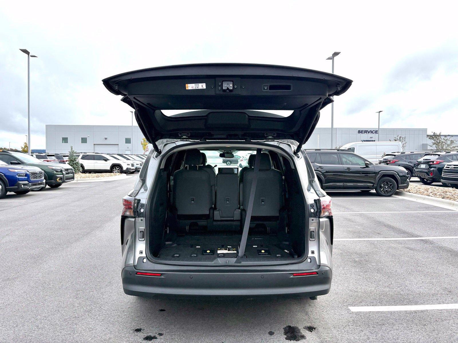 Used 2026 Toyota Sienna XLE FWD image 9