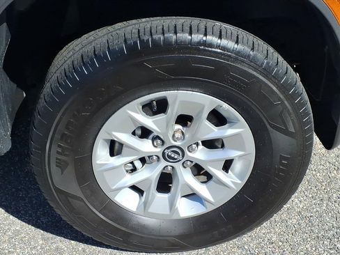 Used 2024 Nissan Frontier SV image 5